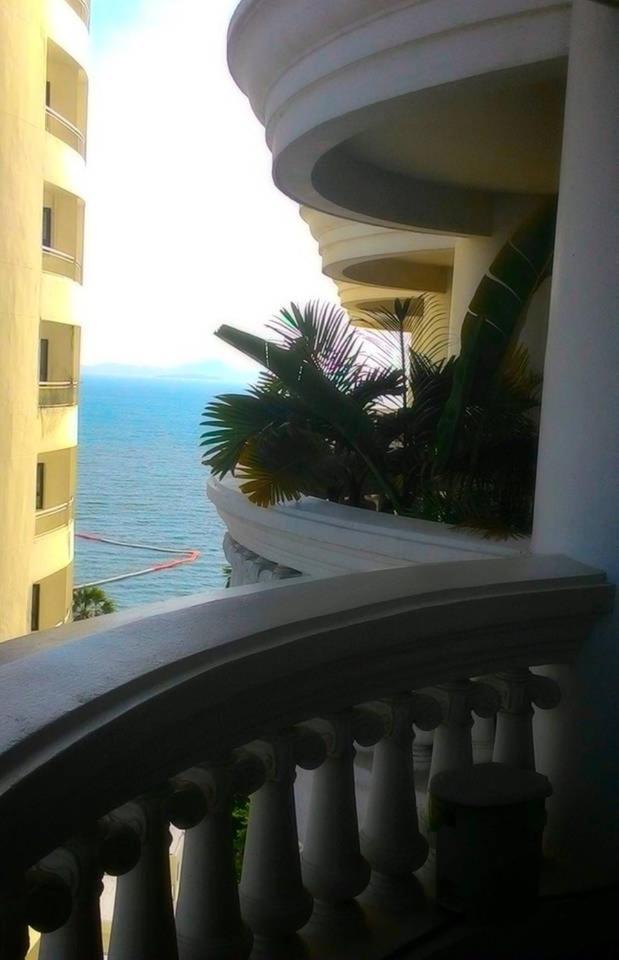 Sky Beach Beachfront Паттая Екстер'єр фото